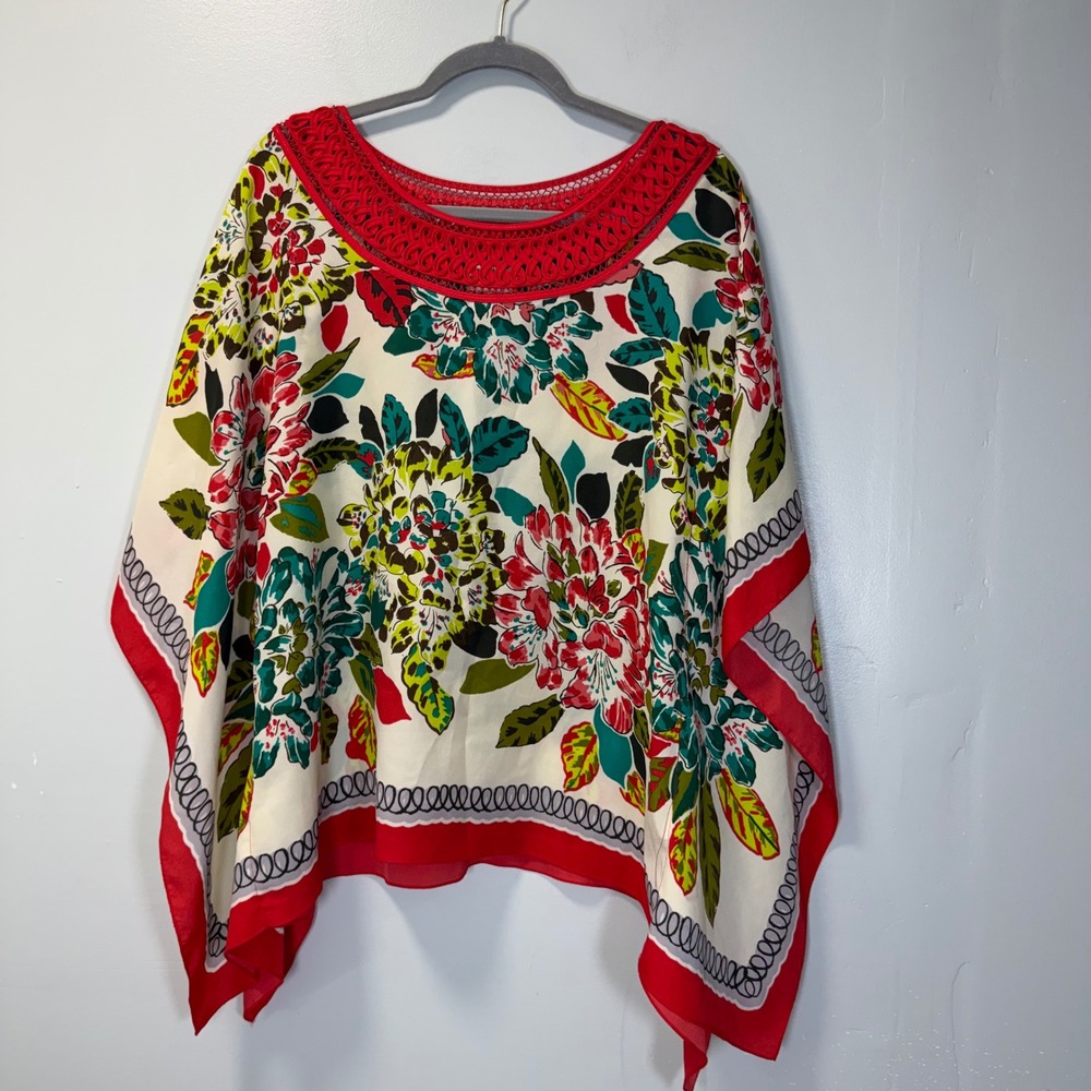ECI New‎ York Floral Poncho Top Red Crochet Neck Handkerchief Hem Blouse Medium